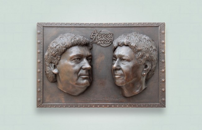 bronzen due plaquette met klassieke bruine patina