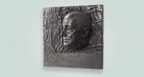 bronzen plaquette, ook wel bas relief genoemd in donkere patina