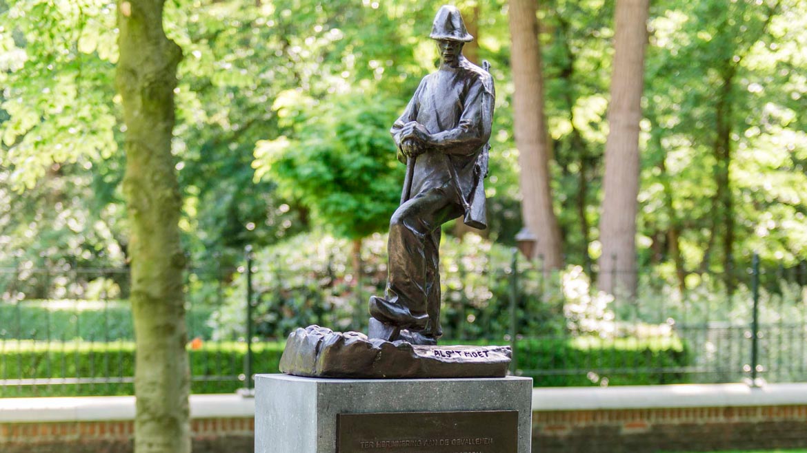 standbeeld in brons van Landhorst monument als t moet